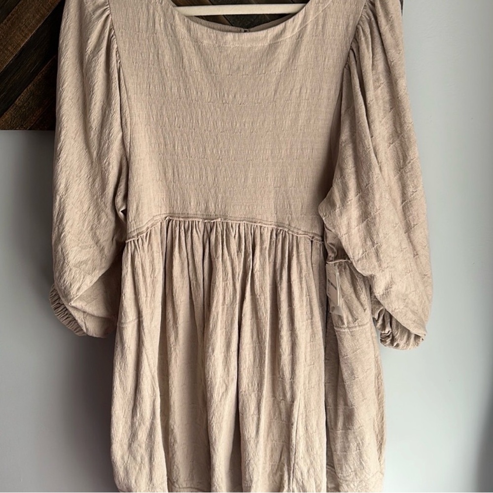 Free People Beige Balloon Sleeve dress!